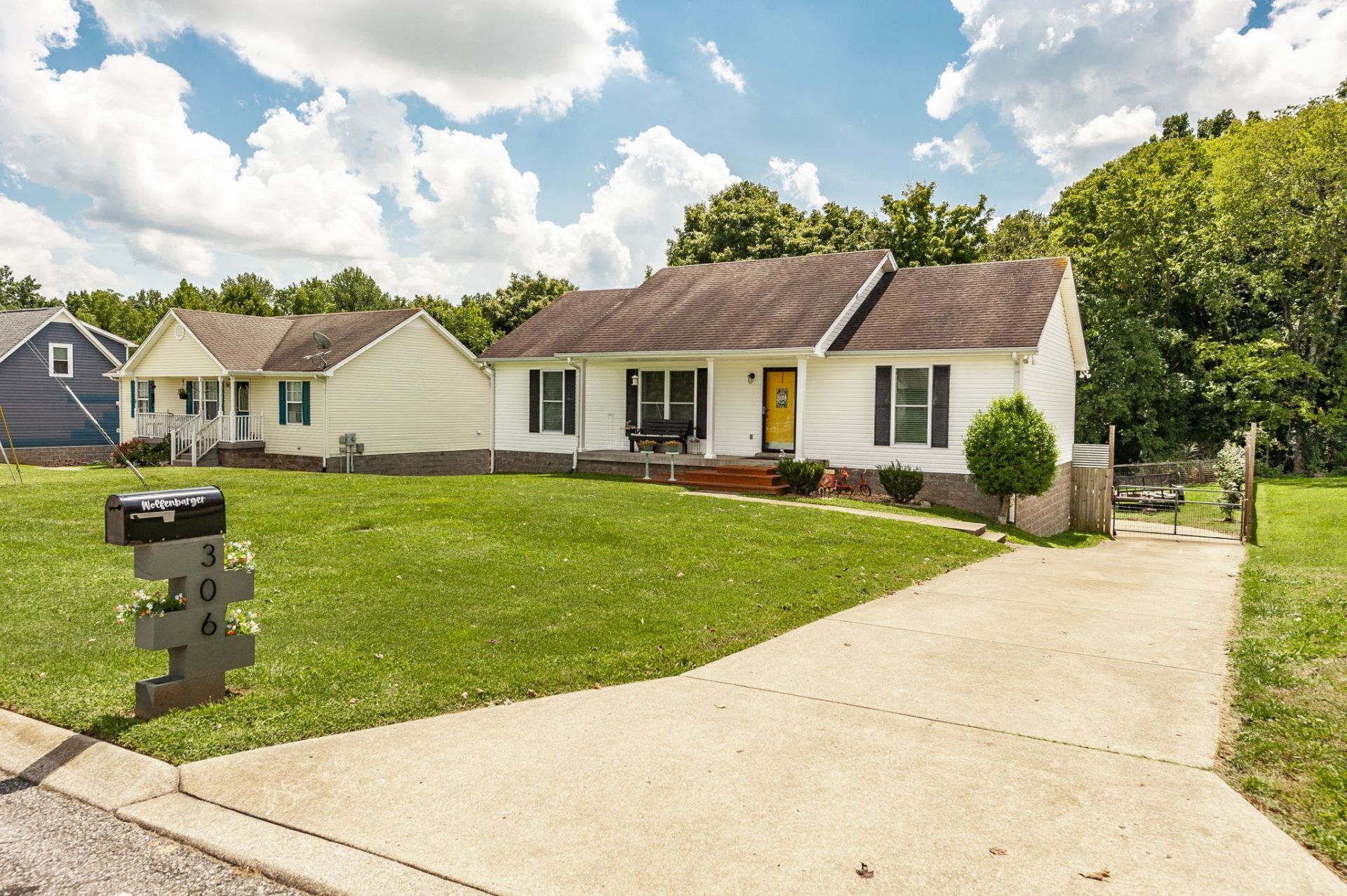 306 Corbitt Ln, Springfield, TN 37172 Main Photo