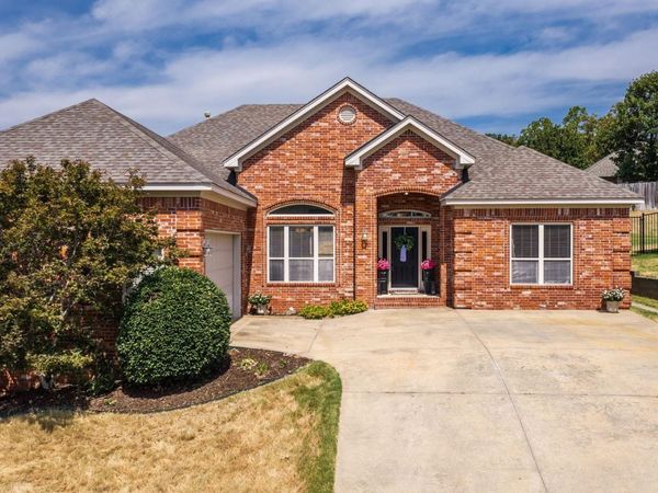 245 Summit Valley Circle , Maumelle, AR 72113