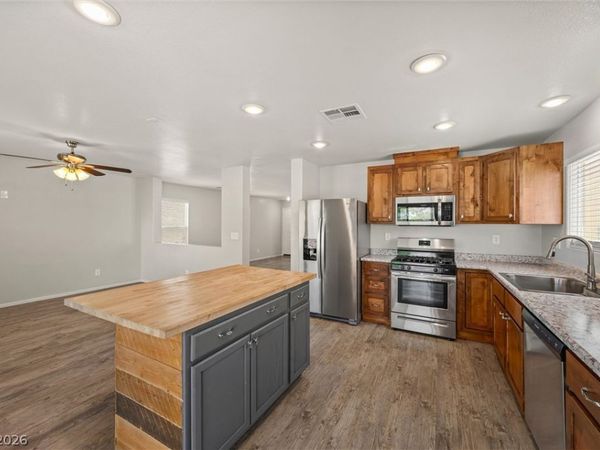 5304 Country Retreat Court, Las Vegas, NV 89131