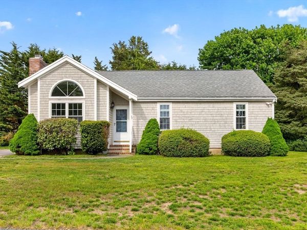 27 Bellavista Dr, Bourne, MA 02559