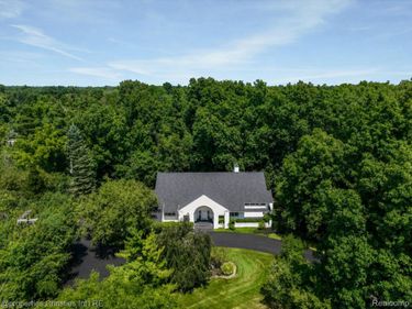 23658 Shagwood Drive, Bingham Farms Village, Mi 48025