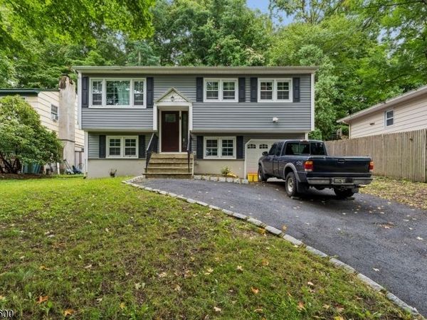 560 Dell Rd, Roxbury, NJ 07850