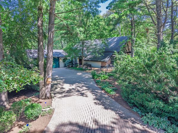 3810 N Oak Knoll Road , Crystal Lake, IL 60012
