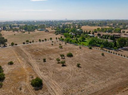 9833 La Clair, Wilton, CA 95693 Photo