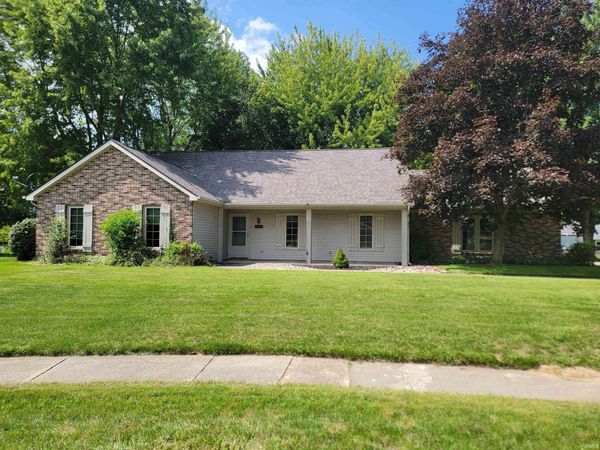 1409 Willow Drive, Auburn, IN 46706