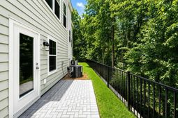 475 Caledon Court photo 4