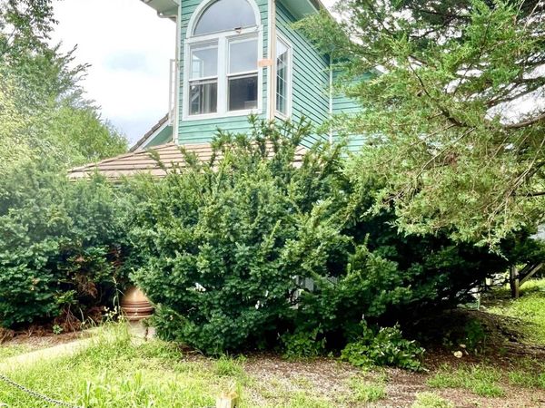 1705 Ayodhya #2--upper two apts Avenue, Fairfield, IA 52556