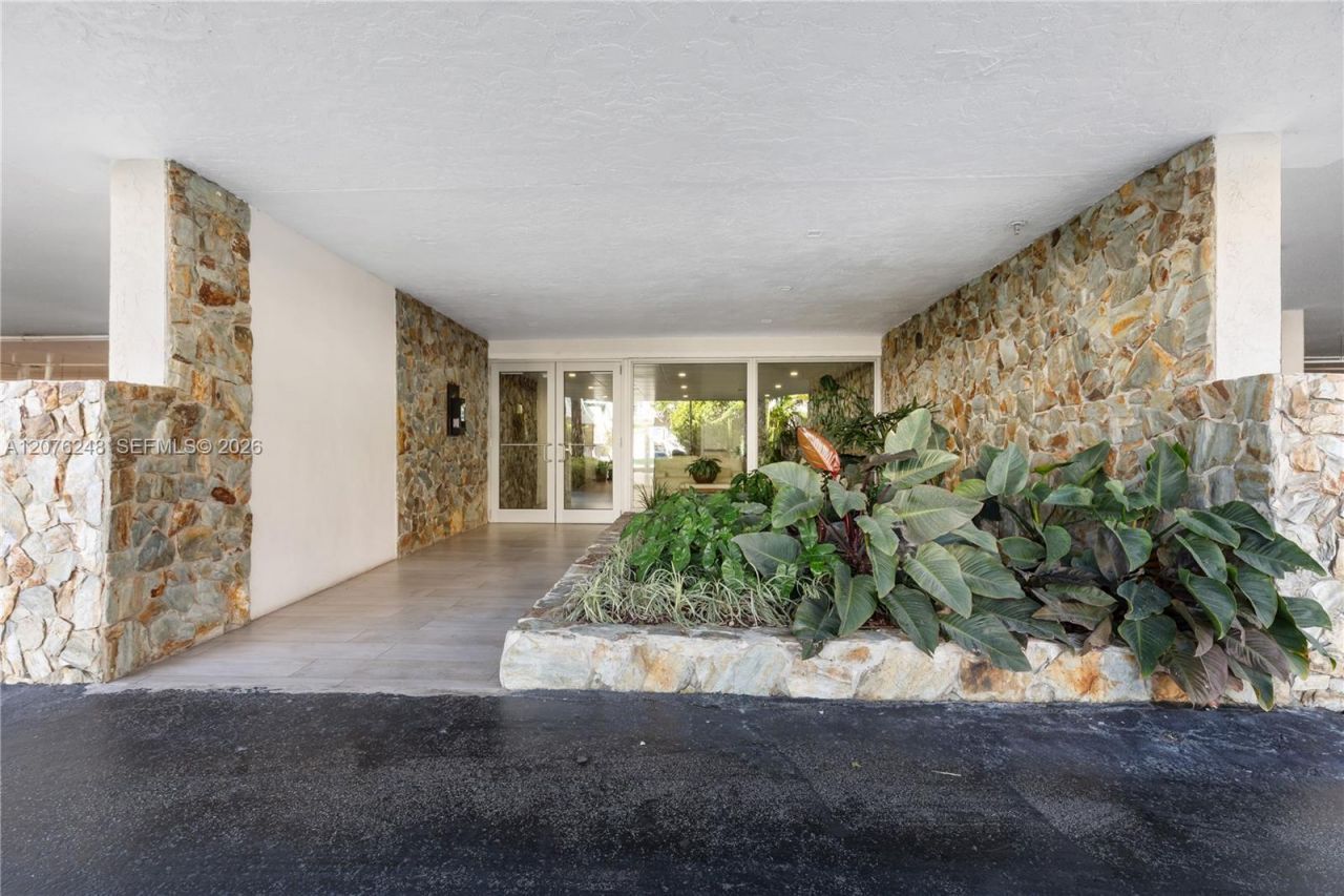 210 Sea View Dr , Unit 207, Key Biscayne, FL 33149 Photo