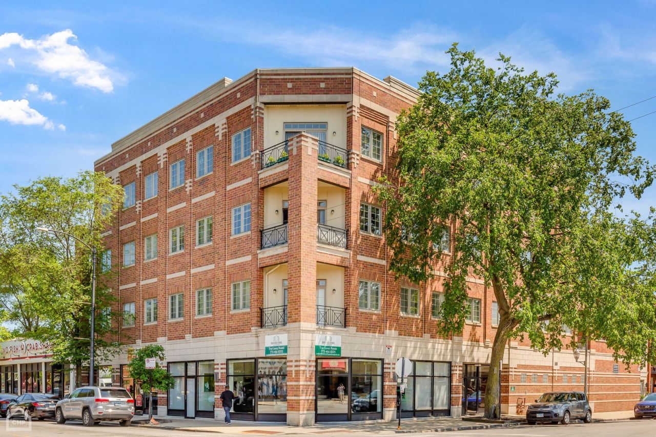 4705 S Champlain Avenue , Unit 303, Chicago, IL 60615 Main Photo