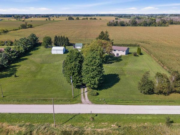 N5437 Blackbird Road, Beaver Dam, WI 53916