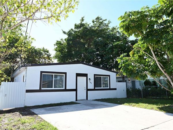 747 NW 5th Ct , Hallandale Beach, FL 33009