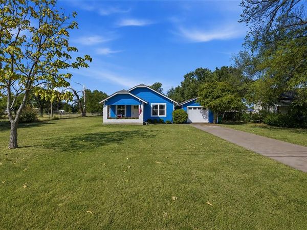 504 Fannin Street, Millsap, TX 76066