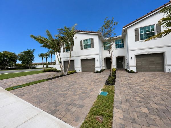 6907 Broadwater Lane, Lake Worth, FL 33467