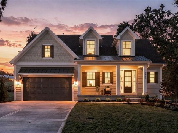 2905 W 72nd Street, Prairie Village, KS 66208