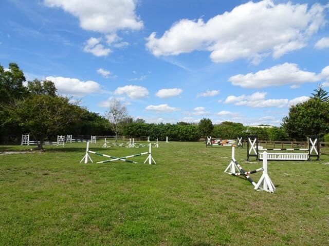 819 Cindy Circle Lane, Unit ~ Barn & G, Wellington, FL 33414 Photo