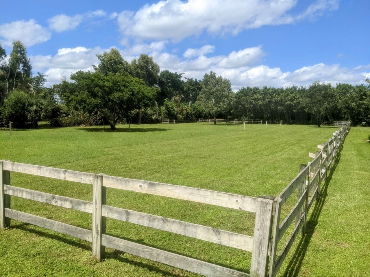 819 Cindy Circle Lane, Unit ~ Barn & G, Wellington, FL 33414 Photo