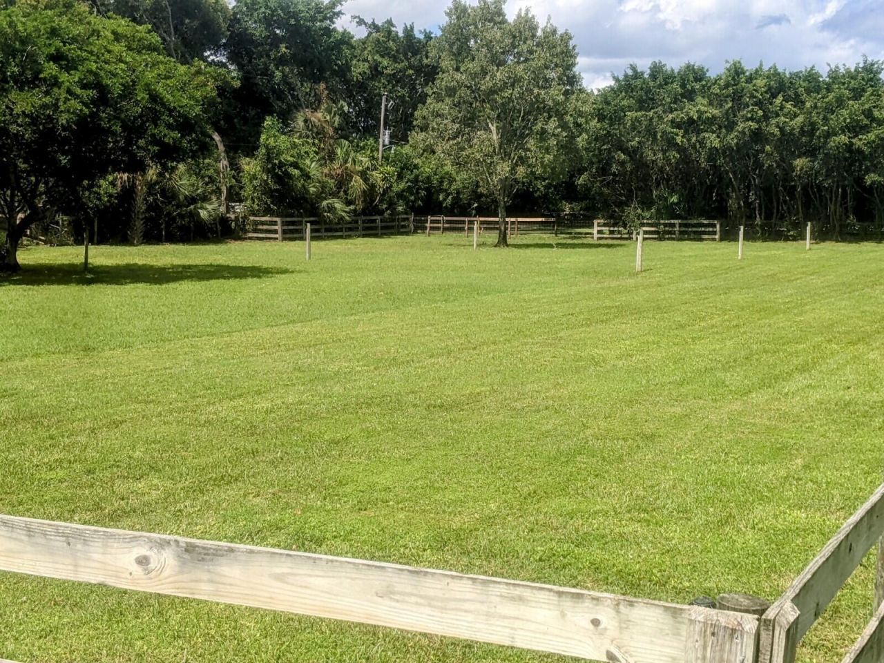 819 Cindy Circle Lane, Unit ~ Barn & G, Wellington, FL 33414 Photo