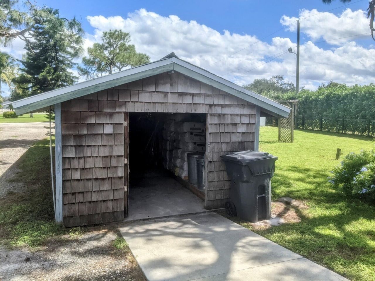 819 Cindy Circle Lane, Unit ~ Barn & G, Wellington, FL 33414 Photo