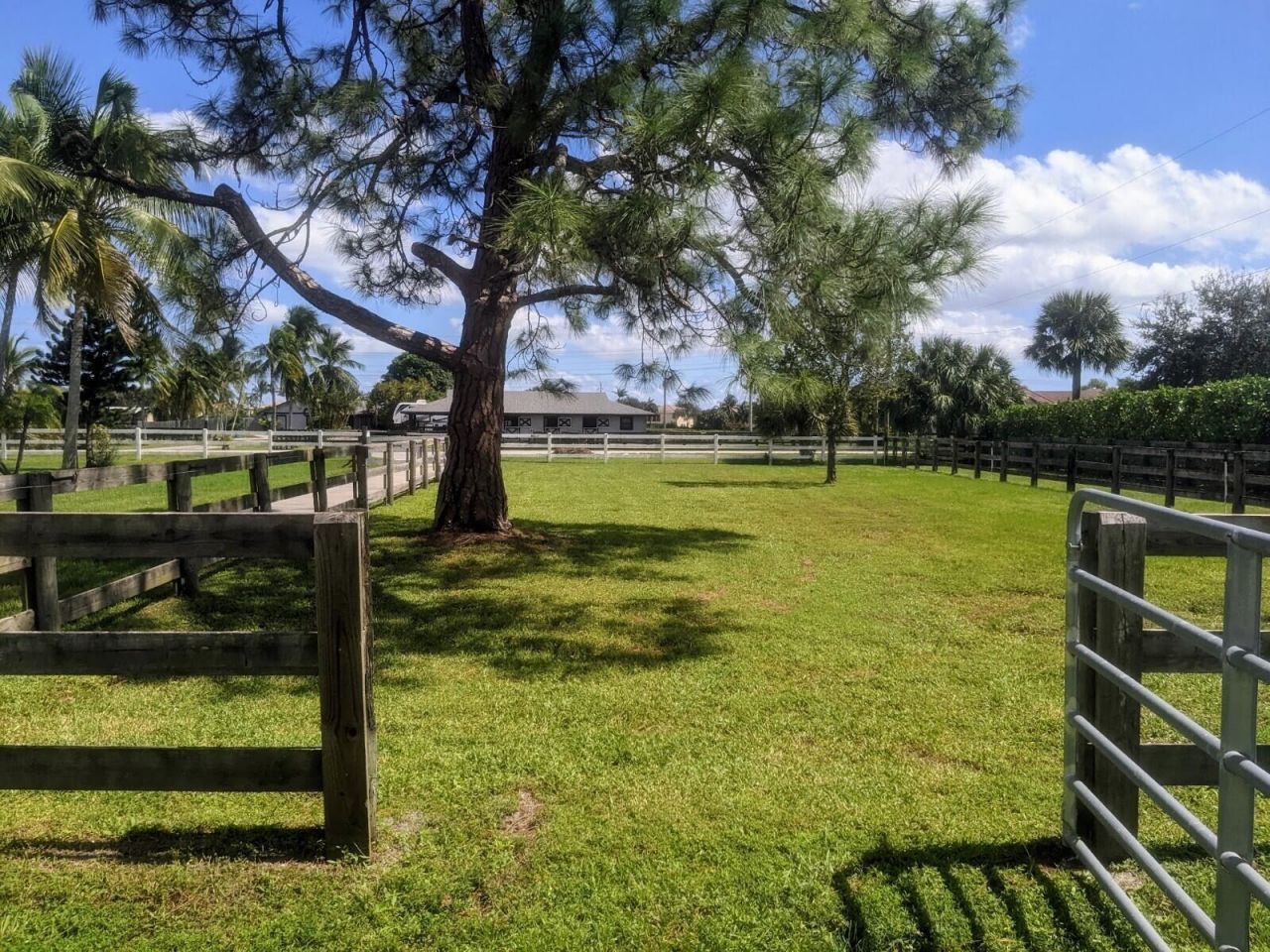 819 Cindy Circle Lane, Unit ~ Barn & G, Wellington, FL 33414 Photo
