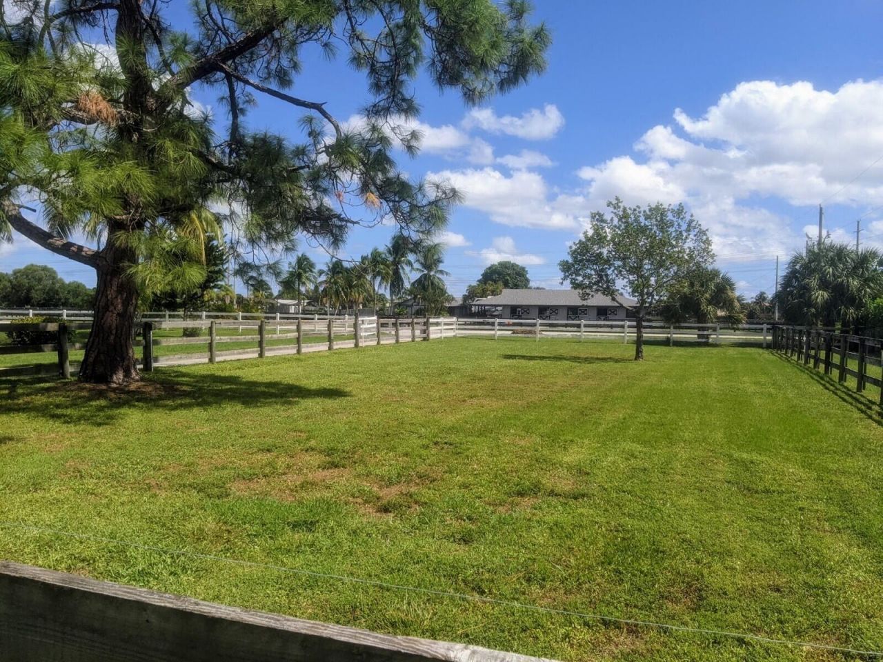 819 Cindy Circle Lane, Unit ~ Barn & G, Wellington, FL 33414 Photo