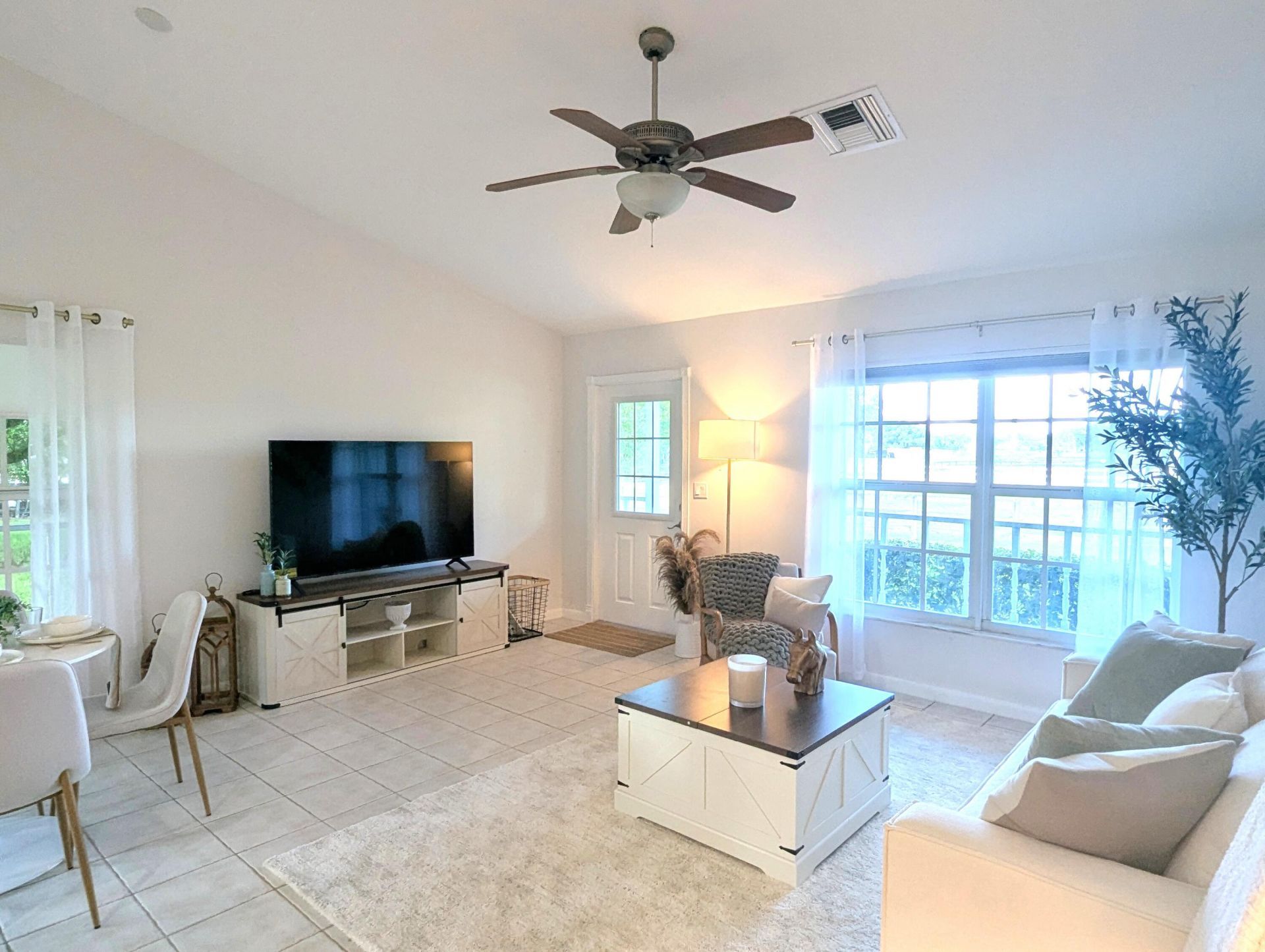 819 Cindy Circle Lane, Unit ~ Barn & G, Wellington, FL 33414 Photo