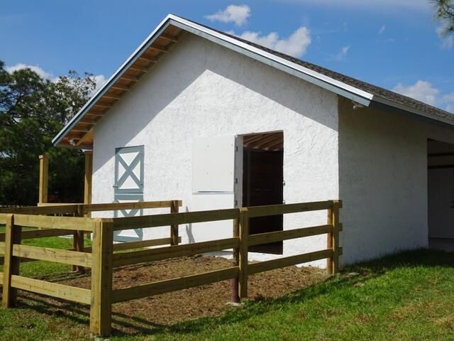 819 Cindy Circle Lane, Unit ~ Barn & G, Wellington, FL 33414 Photo