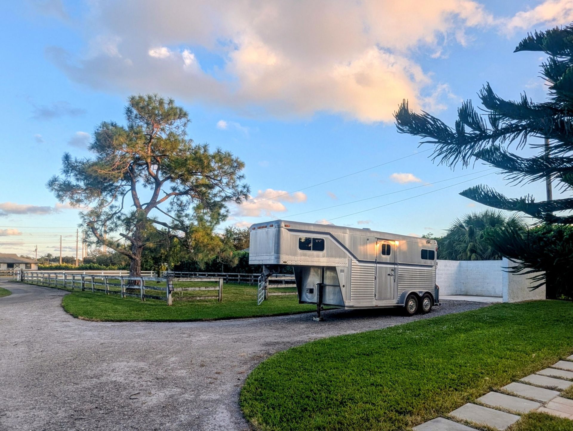 819 Cindy Circle Lane, Unit ~ Barn & G, Wellington, FL 33414 Photo