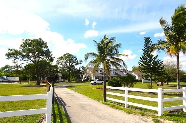 819 Cindy Circle Lane, Unit ~ Barn & G, Wellington, FL 33414 Photo