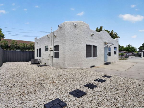 516 Independence Road, Unit 1, West Palm Beach, FL 33405