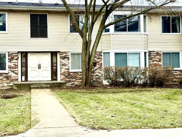 3108 Roberts Drive , Unit 6, Woodridge, IL 60517