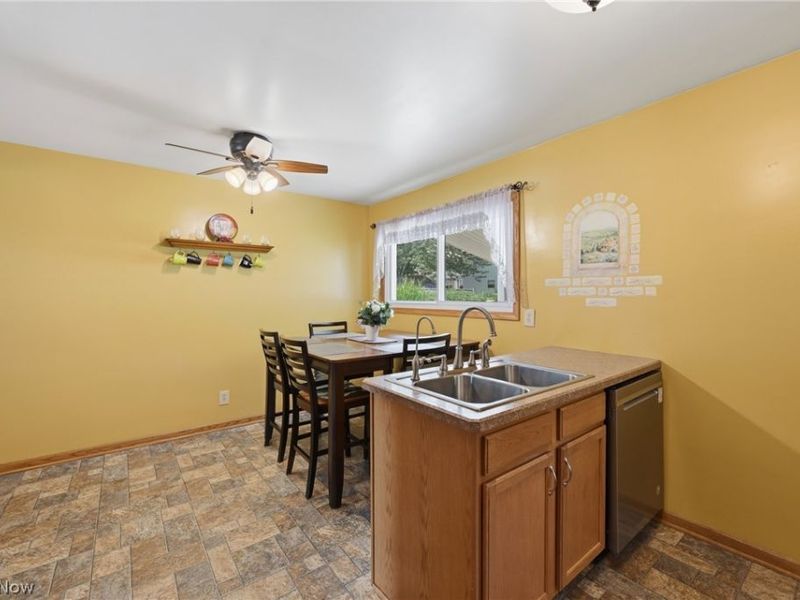 664 Burdie Drive, Hubbard, OH 44425 Photo 13