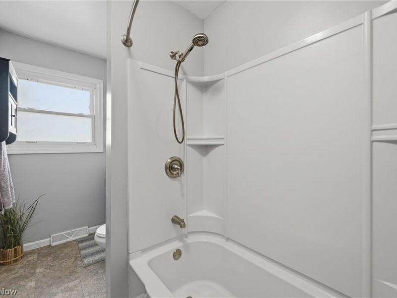 664 Burdie Drive, Hubbard, OH 44425 Photo 16