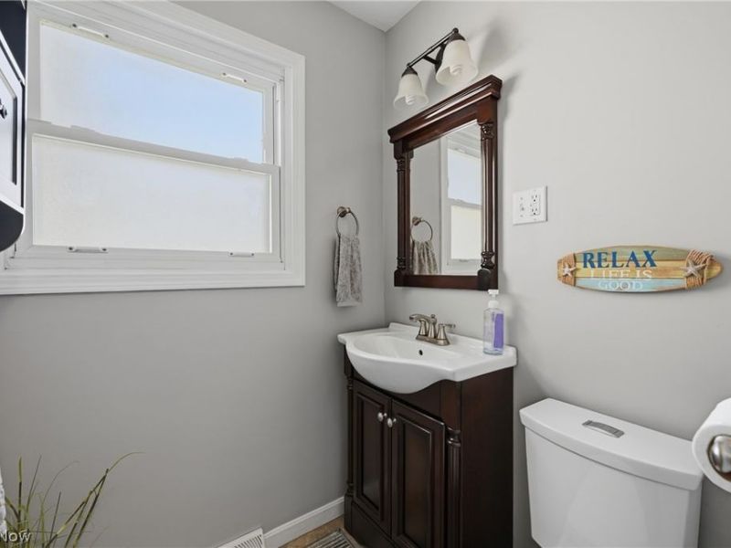 664 Burdie Drive, Hubbard, OH 44425 Photo 17
