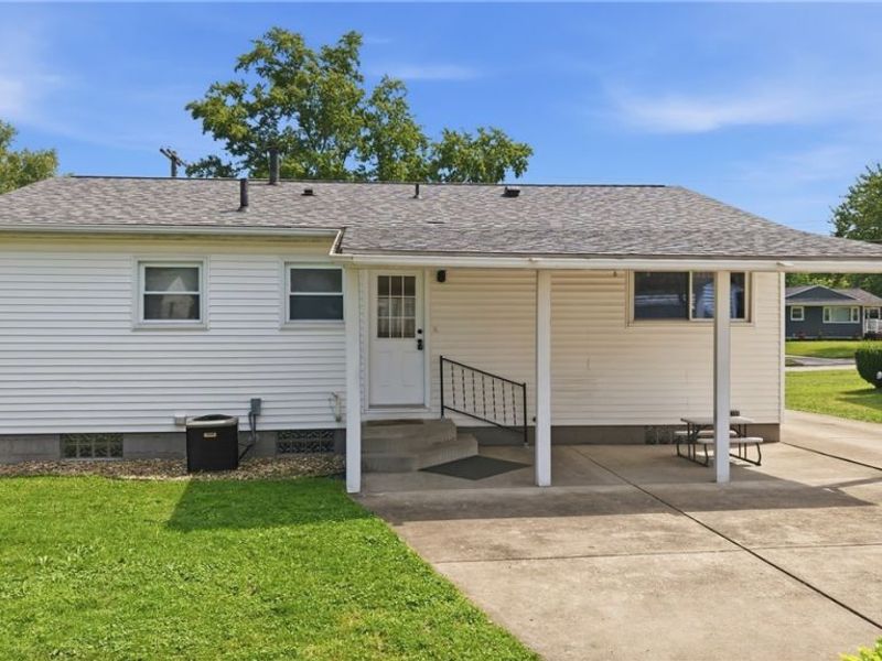 664 Burdie Drive, Hubbard, OH 44425 Photo 3