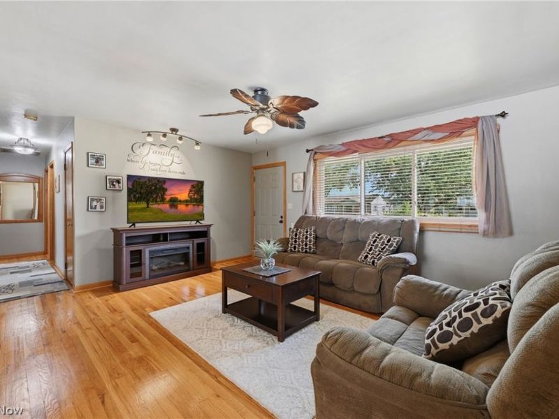 664 Burdie Drive, Hubbard, OH 44425 Photo 5