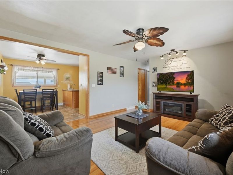 664 Burdie Drive, Hubbard, OH 44425 Photo 7