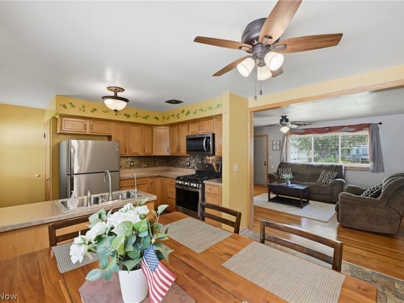 664 Burdie Drive, Hubbard, OH 44425 Photo 8