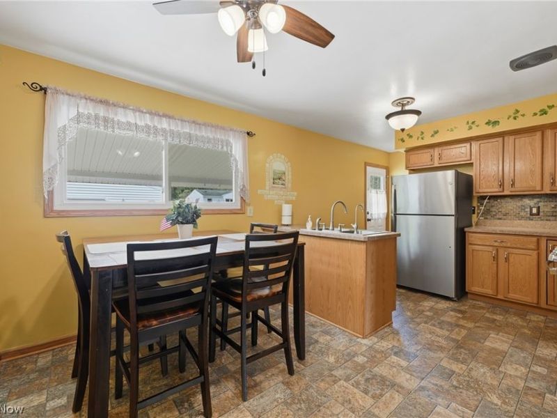 664 Burdie Drive, Hubbard, OH 44425 Photo 9