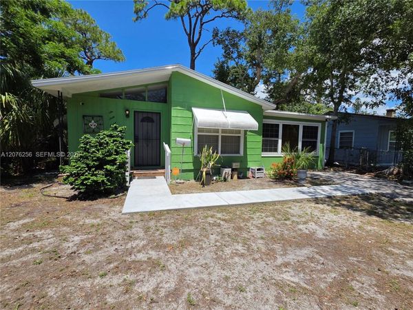 667 W Harbor Dr , St Petersburg, FL 33705