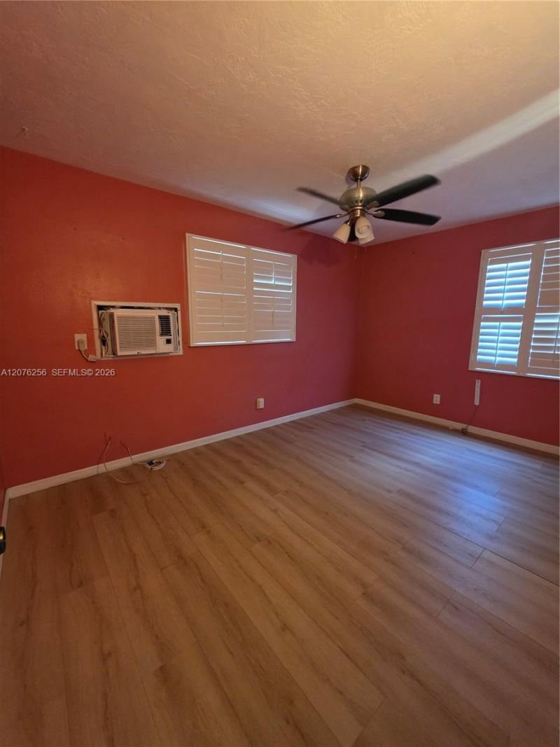 667 W Harbor Dr , Saint Petersburg, FL 33705 Photo