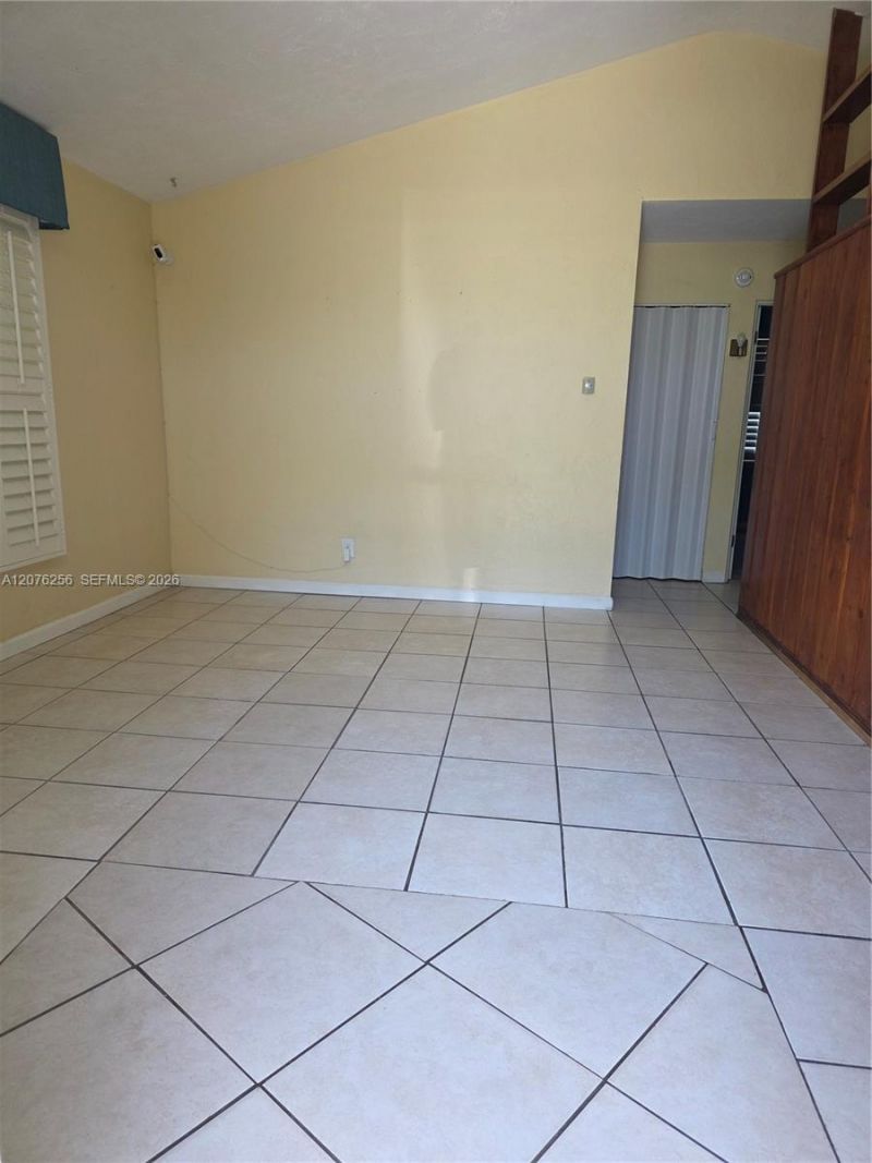 667 W Harbor Dr , Saint Petersburg, FL 33705 Photo