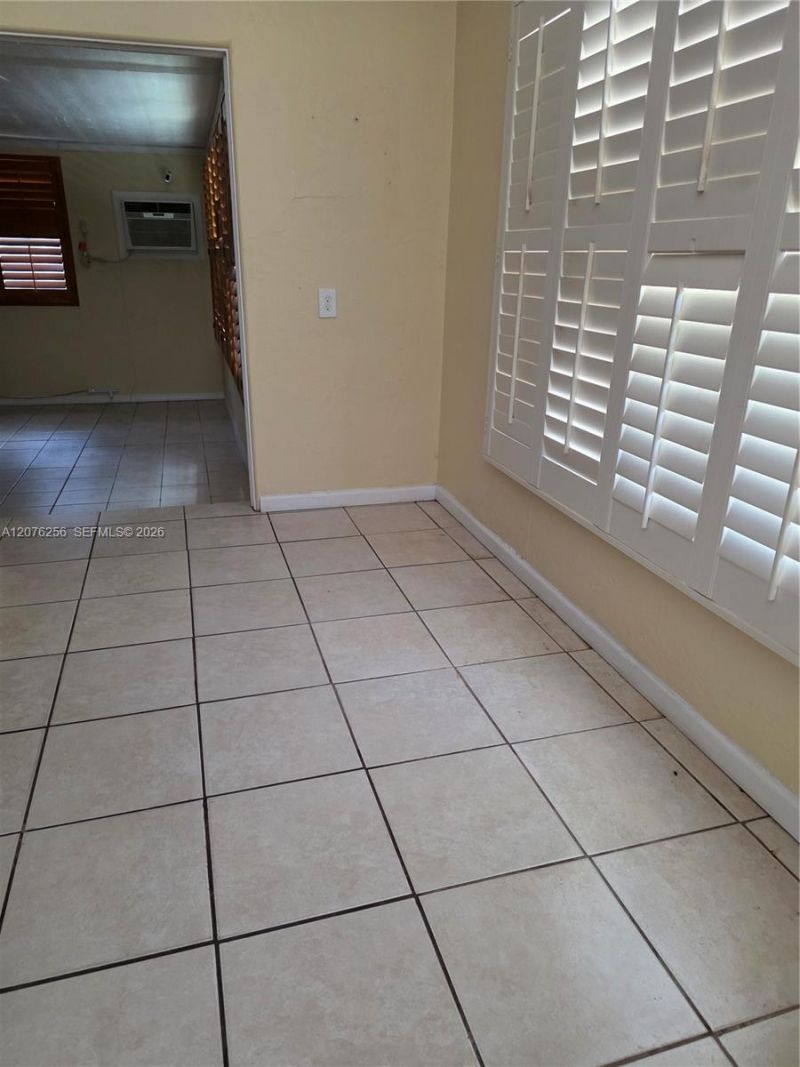 667 W Harbor Dr , Saint Petersburg, FL 33705 Photo