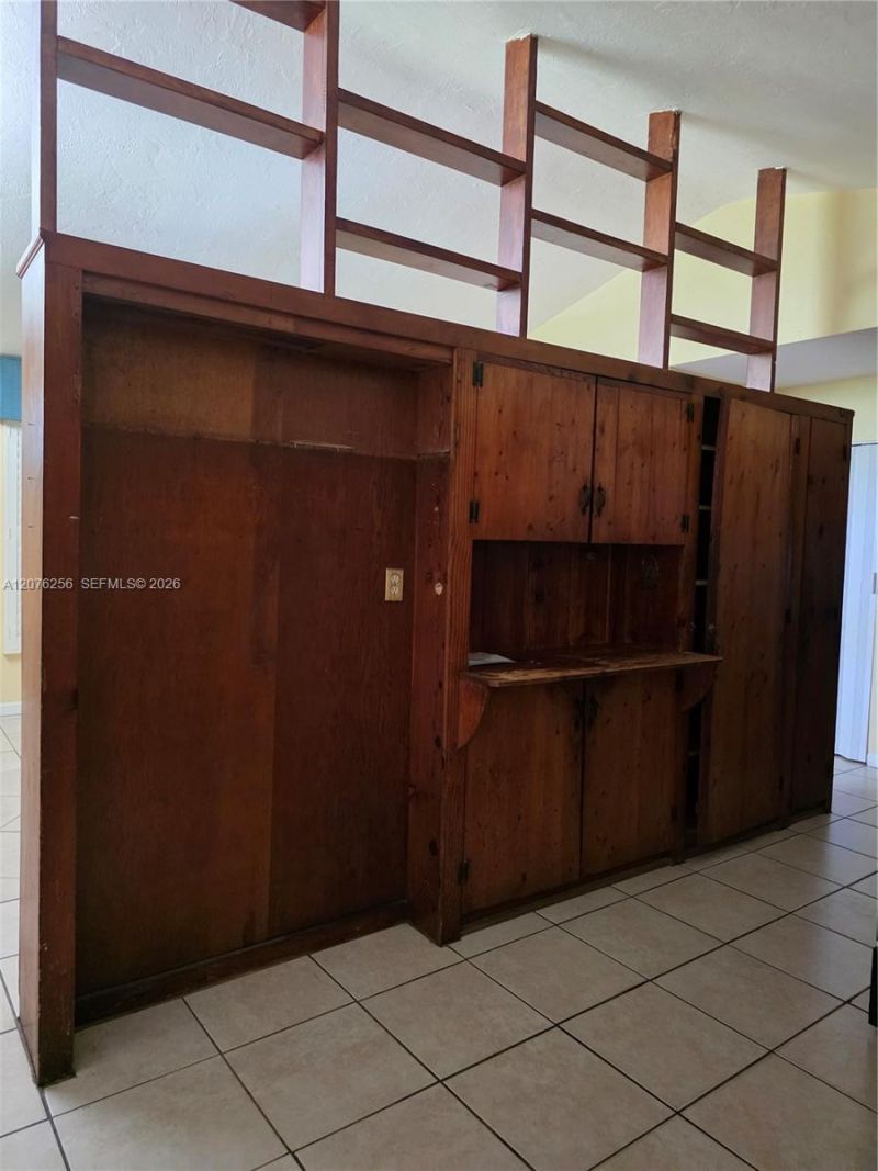 667 W Harbor Dr , Saint Petersburg, FL 33705 Photo