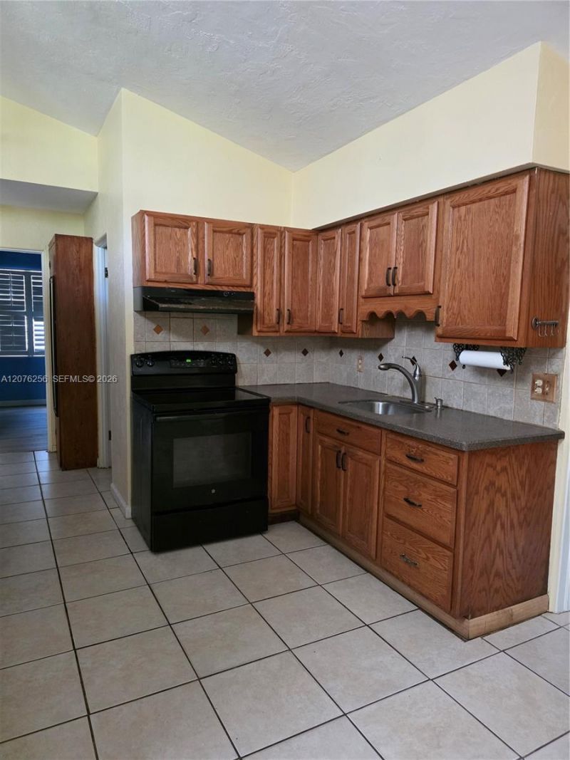 667 W Harbor Dr , Saint Petersburg, FL 33705 Photo
