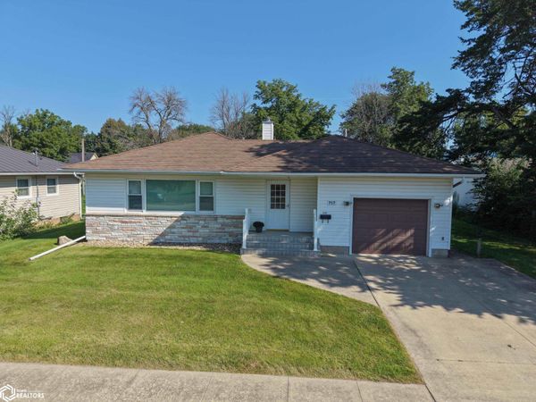 717 5Th Avenue, Ackley, IA 50601
