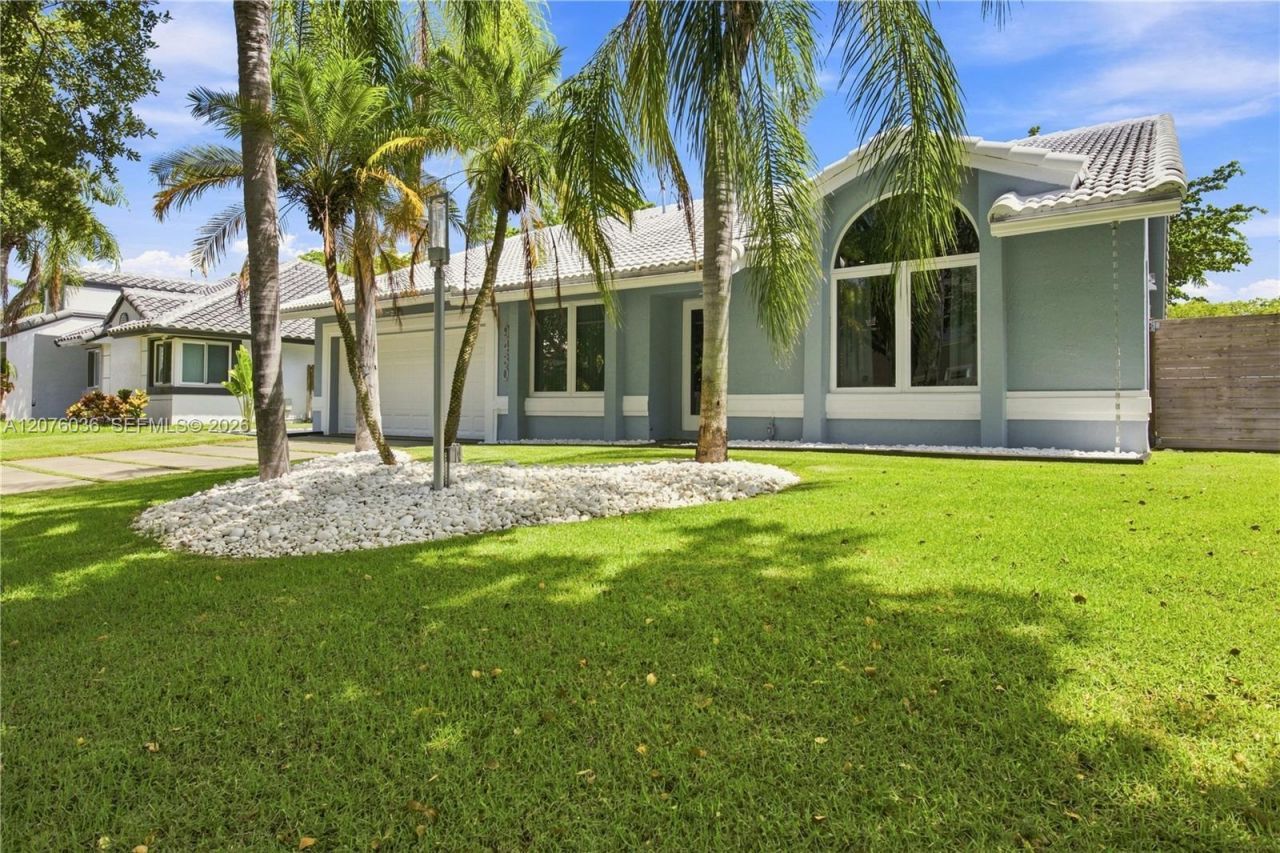 9430 SW 215th Ln , Cutler Bay, FL 33189 Photo