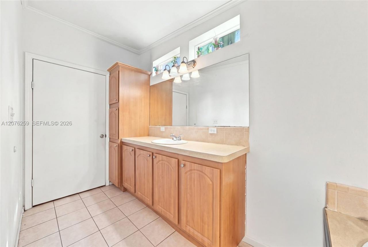 6241 NW 1st Pl, Miami, FL 33150 Photo