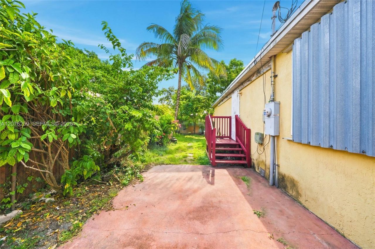 6241 NW 1st Pl, Miami, FL 33150 Photo