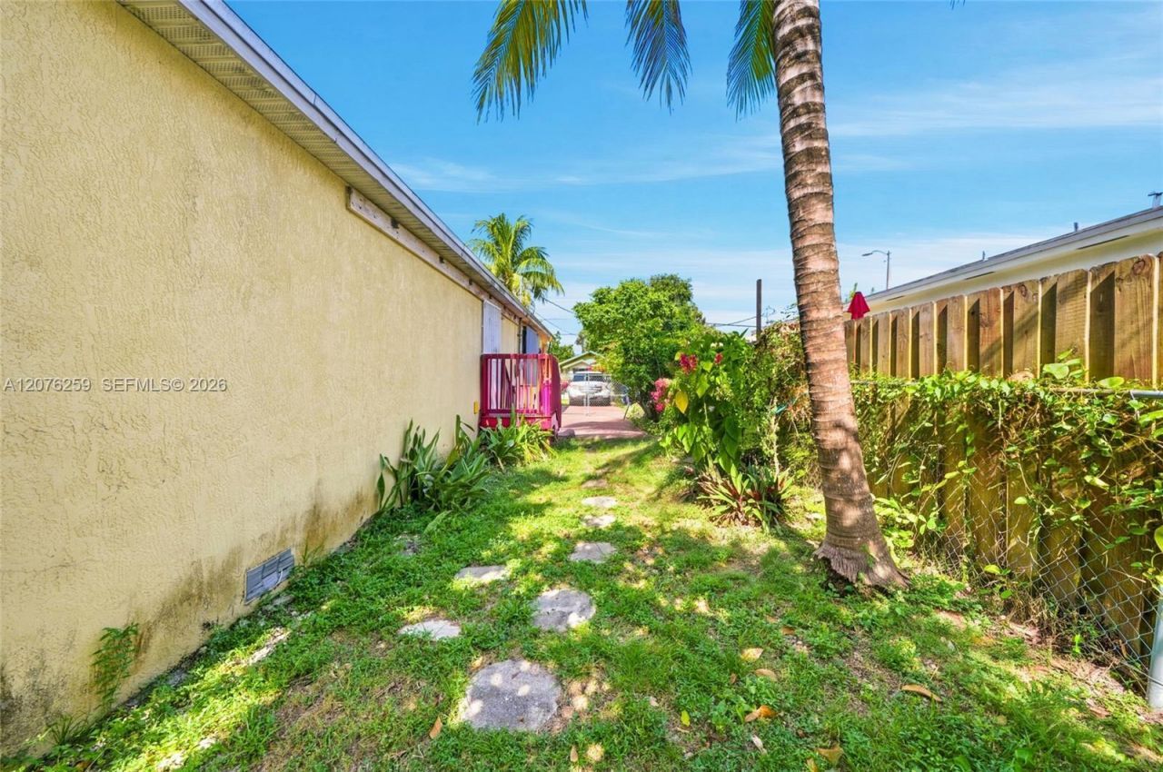 6241 NW 1st Pl, Miami, FL 33150 Photo