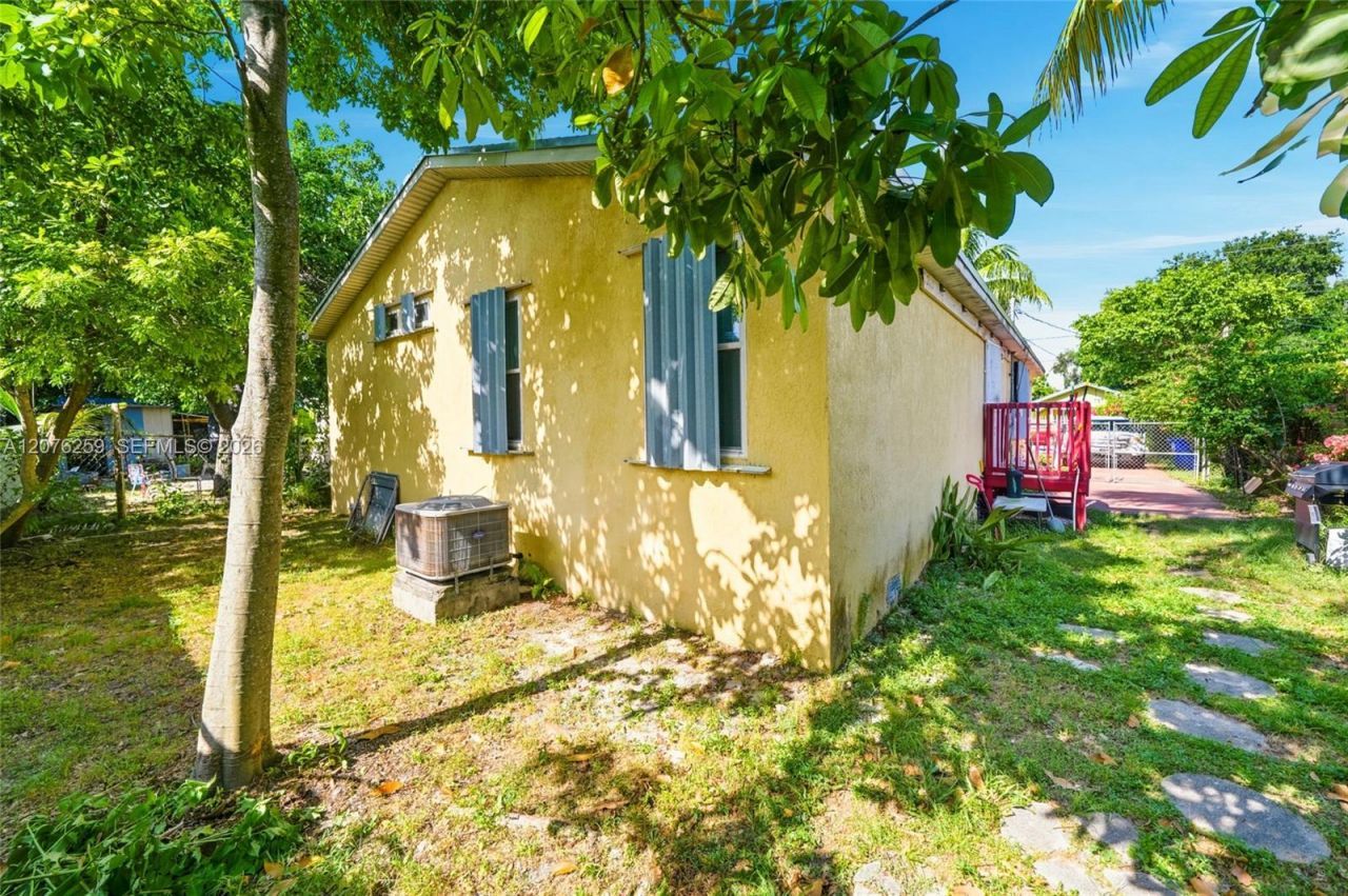 6241 NW 1st Pl, Miami, FL 33150 Photo